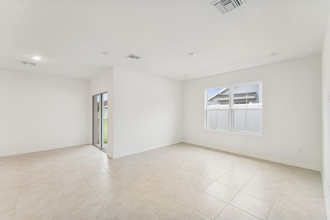 For Sale: $329,995 (4 beds, 2 baths, 1609 Square Feet)