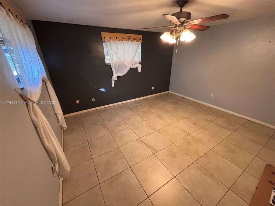 En Venta: $270,000 (4 camas, 3 baños, 1496 Pies cuadrados)