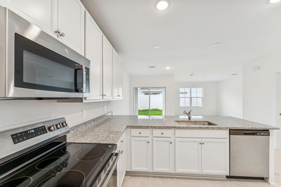 For Sale: $329,995 (4 beds, 2 baths, 1609 Square Feet)