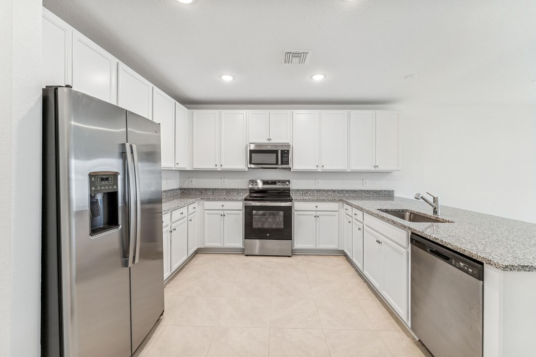 For Sale: $329,995 (4 beds, 2 baths, 1609 Square Feet)