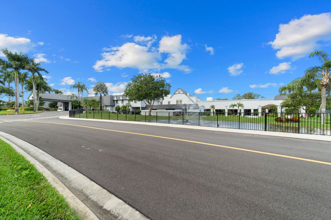 На продажу: $170,000 (2 спален, 2 ванн, 1040 Квадратных фут)