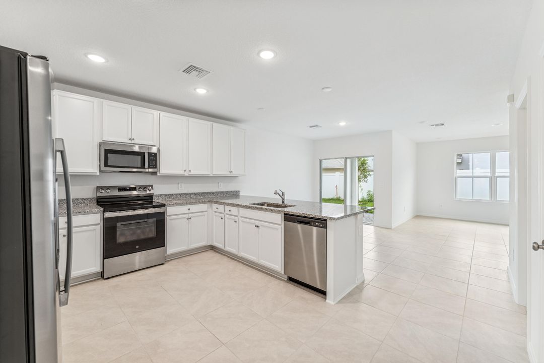 For Sale: $329,995 (4 beds, 2 baths, 1609 Square Feet)