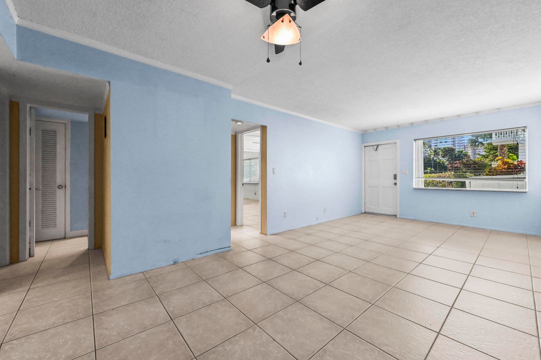 На продажу: $324,999 (2 спален, 1 ванн, 899 Квадратных фут)