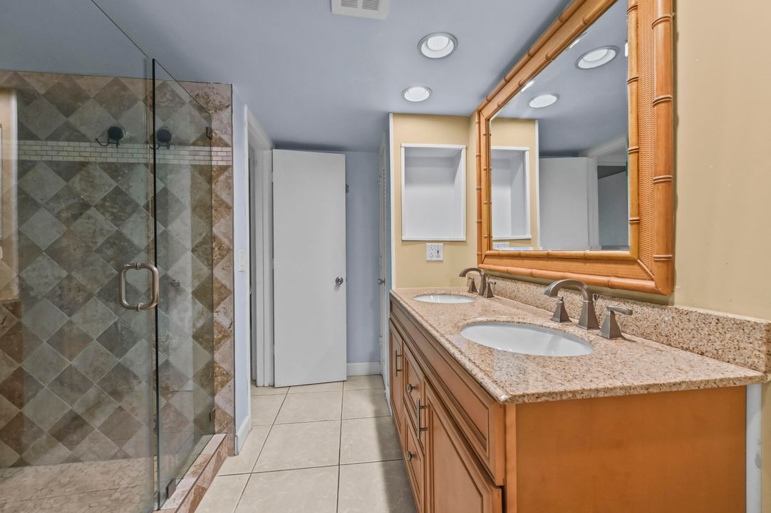 На продажу: $324,999 (2 спален, 1 ванн, 899 Квадратных фут)