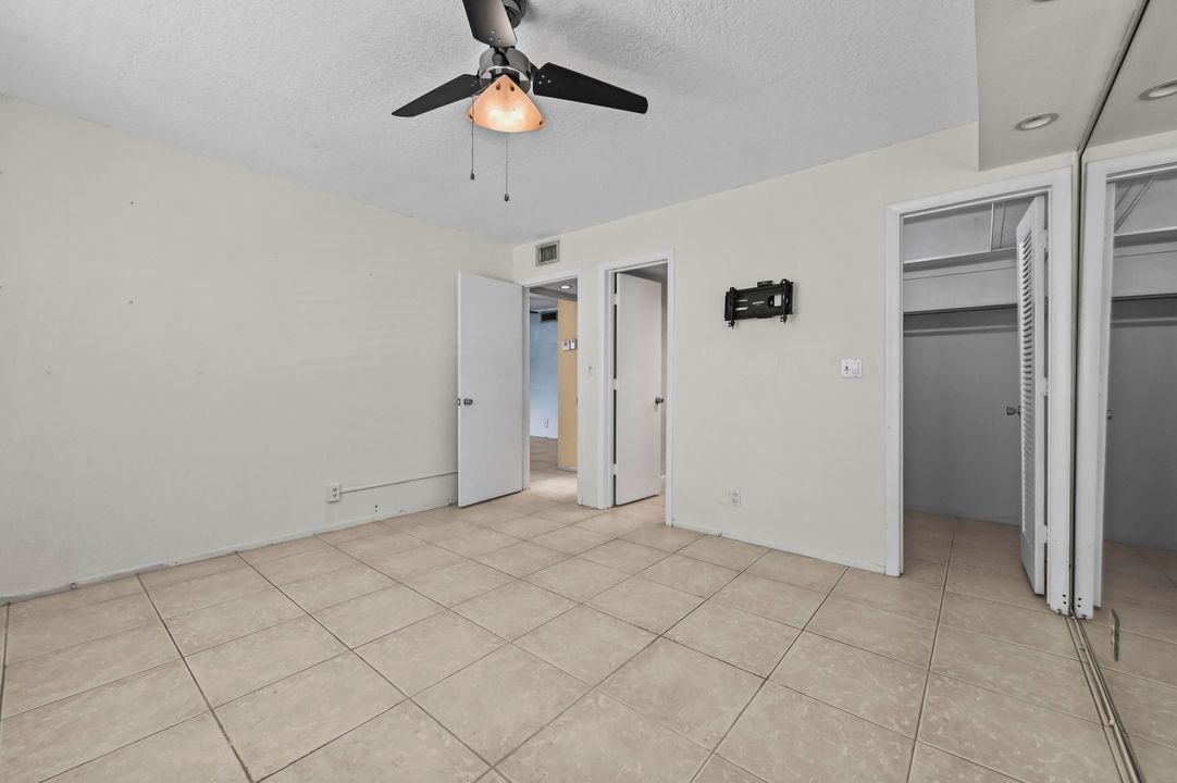 На продажу: $324,999 (2 спален, 1 ванн, 899 Квадратных фут)