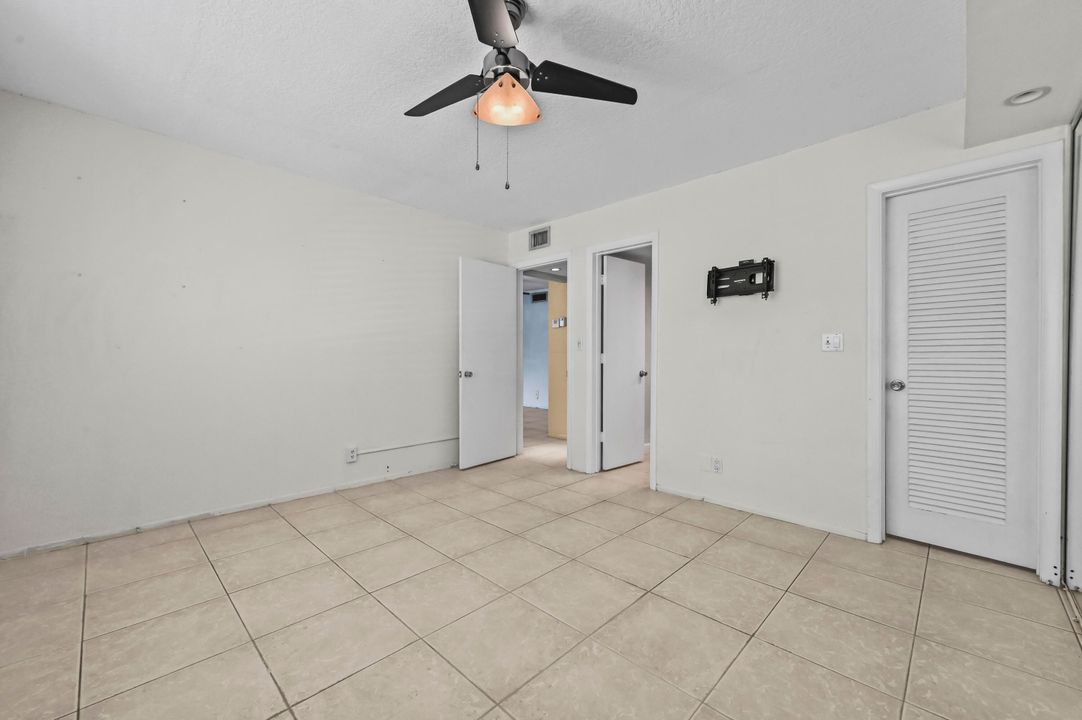 На продажу: $324,999 (2 спален, 1 ванн, 899 Квадратных фут)