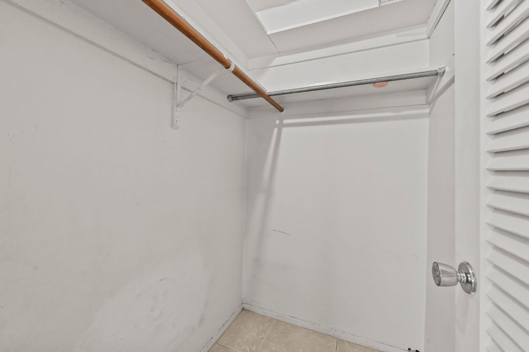 На продажу: $324,999 (2 спален, 1 ванн, 899 Квадратных фут)