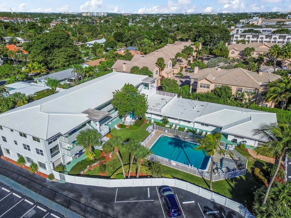 На продажу: $324,999 (2 спален, 1 ванн, 899 Квадратных фут)