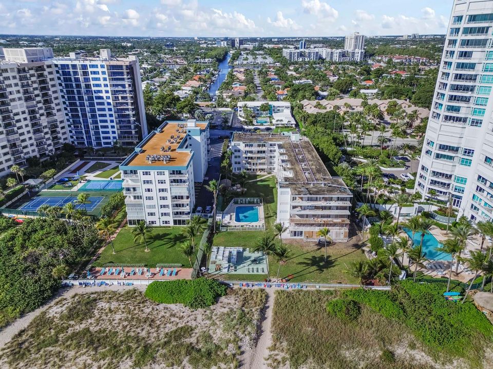 На продажу: $324,999 (2 спален, 1 ванн, 899 Квадратных фут)