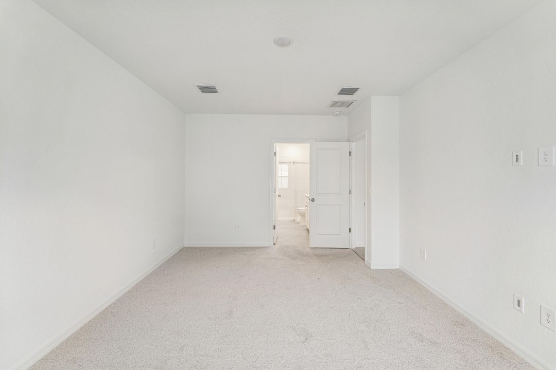 For Sale: $329,995 (4 beds, 2 baths, 1609 Square Feet)