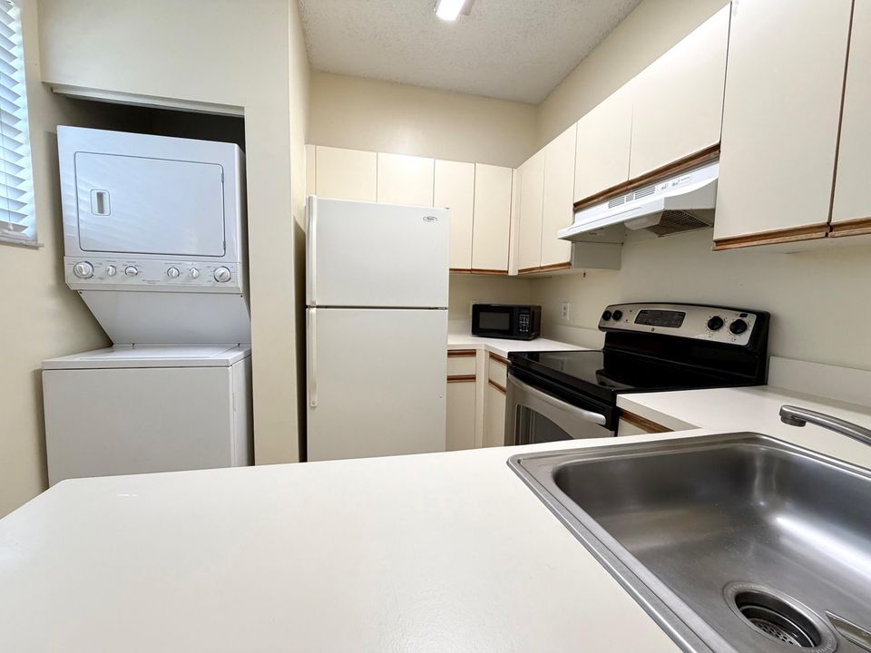 For Rent: $2,200 (3 beds, 2 baths, 1100 Square Feet)