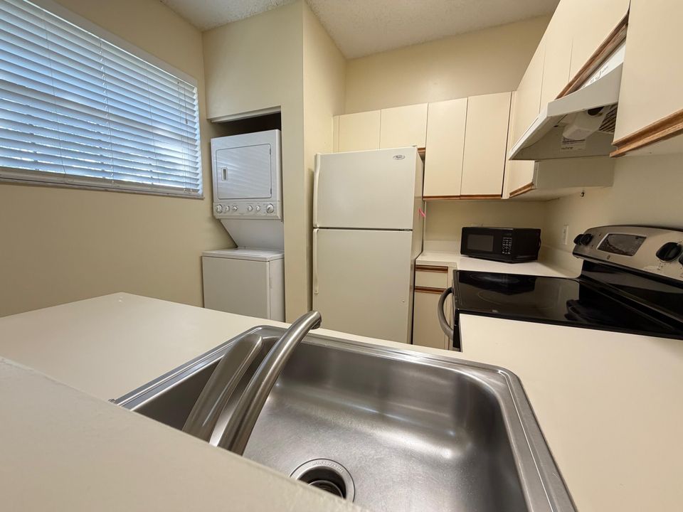 For Rent: $2,200 (3 beds, 2 baths, 1100 Square Feet)