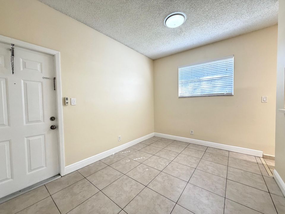 For Rent: $2,200 (3 beds, 2 baths, 1100 Square Feet)