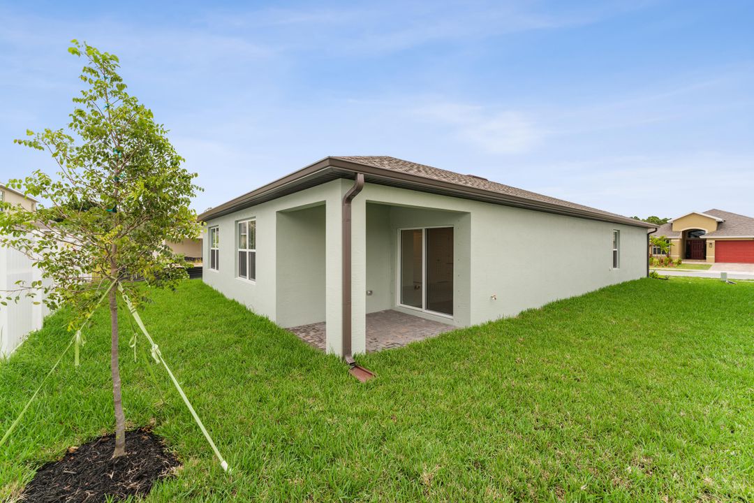 For Sale: $329,995 (4 beds, 2 baths, 1609 Square Feet)