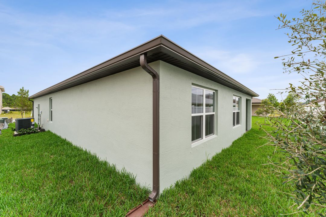 For Sale: $329,995 (4 beds, 2 baths, 1609 Square Feet)