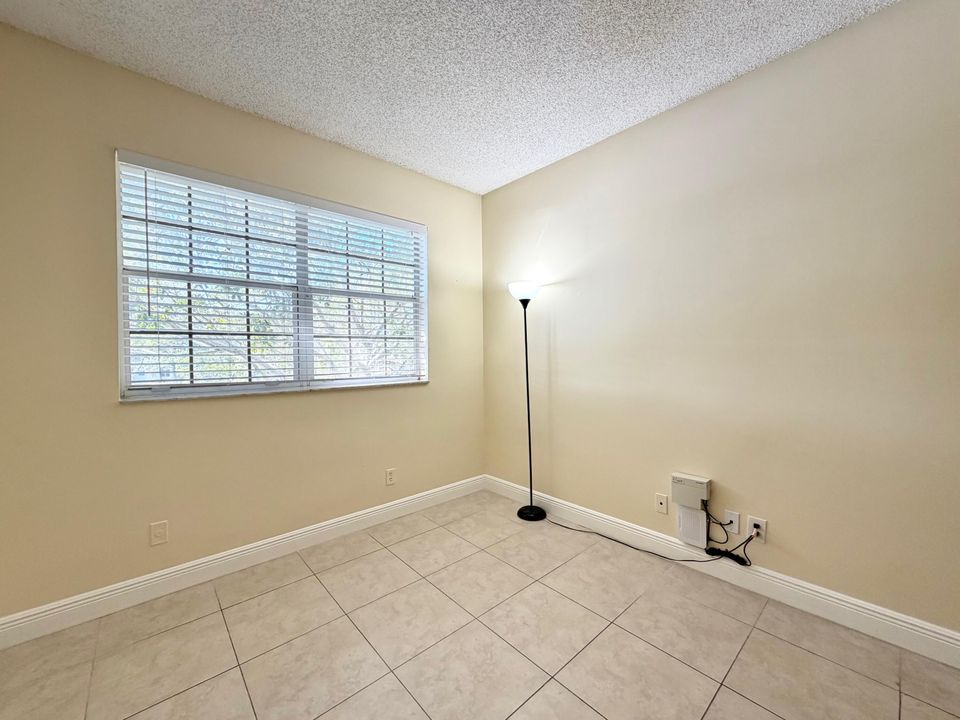 For Rent: $2,200 (3 beds, 2 baths, 1100 Square Feet)
