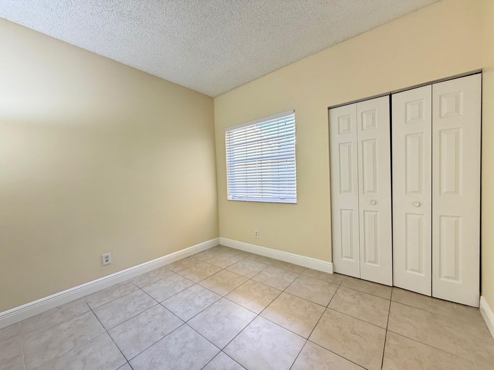 For Rent: $2,200 (3 beds, 2 baths, 1100 Square Feet)