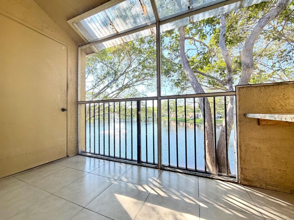 For Rent: $2,200 (3 beds, 2 baths, 1100 Square Feet)