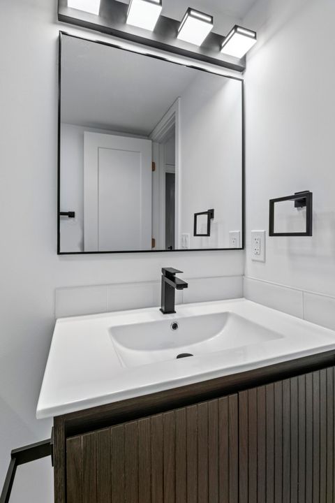 待售: $250,000 (2 贝兹, 2 浴室, 860 平方英尺)