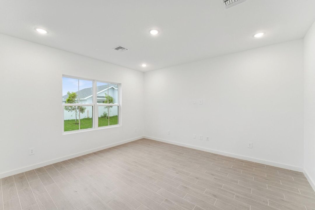 For Sale: $379,995 (3 beds, 2 baths, 1985 Square Feet)