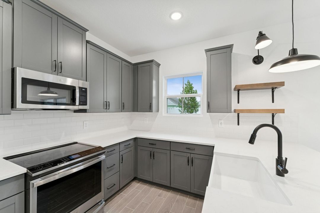 For Sale: $379,995 (3 beds, 2 baths, 1985 Square Feet)