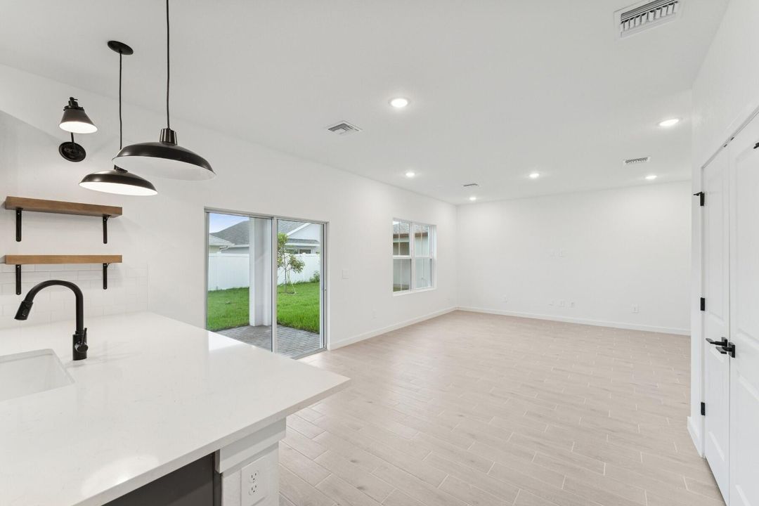 For Sale: $379,995 (3 beds, 2 baths, 1985 Square Feet)