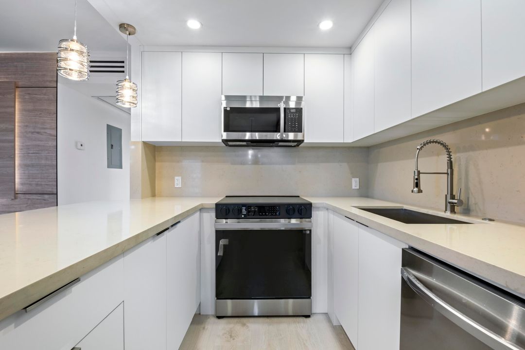 待售: $250,000 (2 贝兹, 2 浴室, 860 平方英尺)