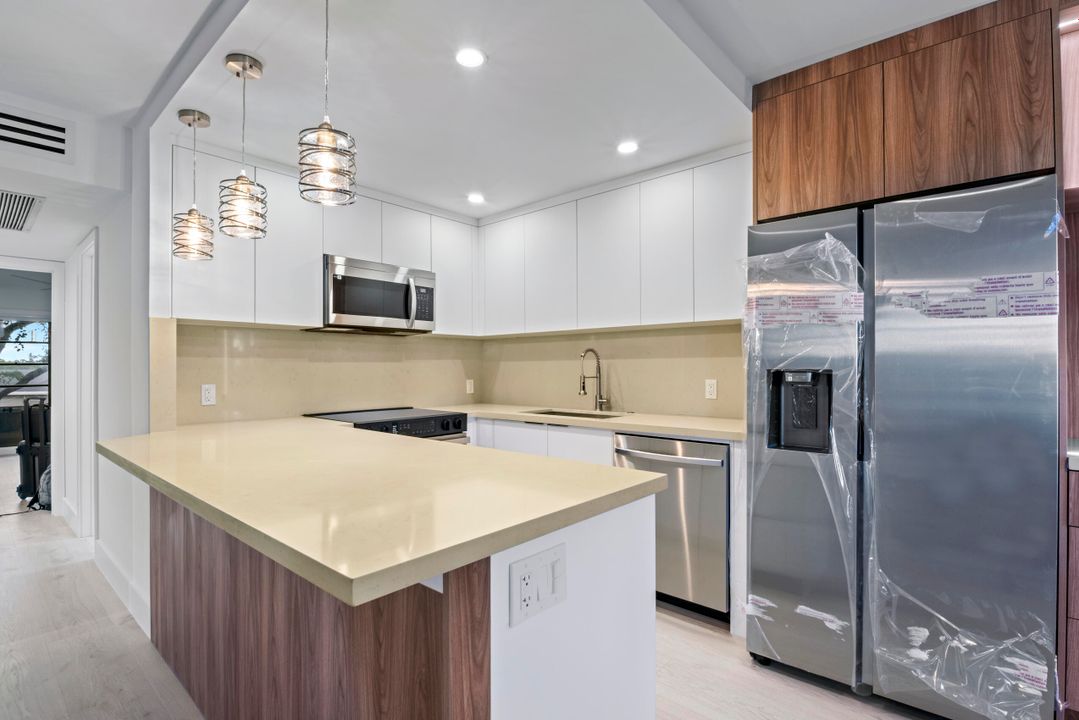 待售: $250,000 (2 贝兹, 2 浴室, 860 平方英尺)