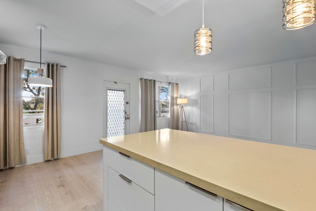 待售: $250,000 (2 贝兹, 2 浴室, 860 平方英尺)