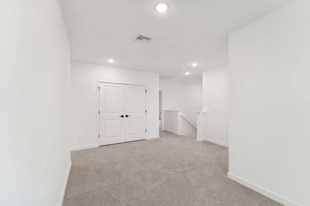 For Sale: $379,995 (3 beds, 2 baths, 1985 Square Feet)