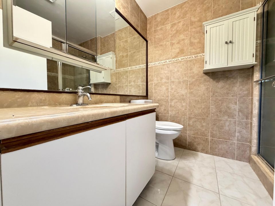 В аренду: $1,950 (2 спален, 2 ванн, 891 Квадратных фут)