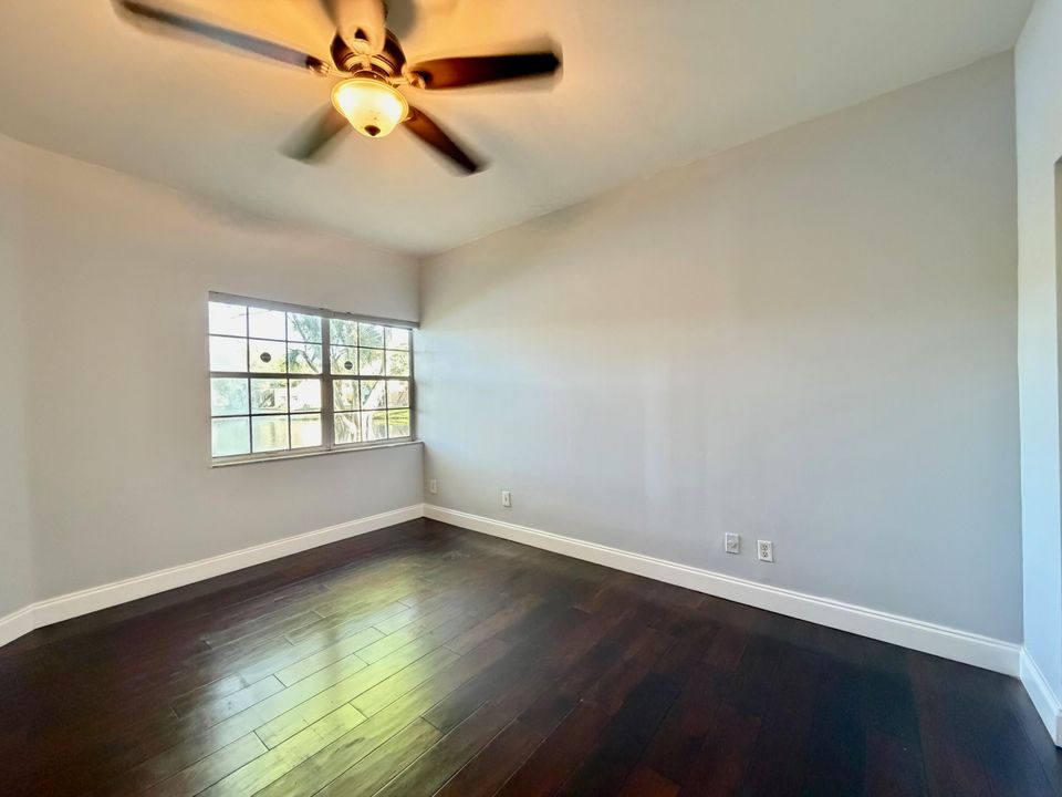 В аренду: $1,950 (2 спален, 2 ванн, 891 Квадратных фут)