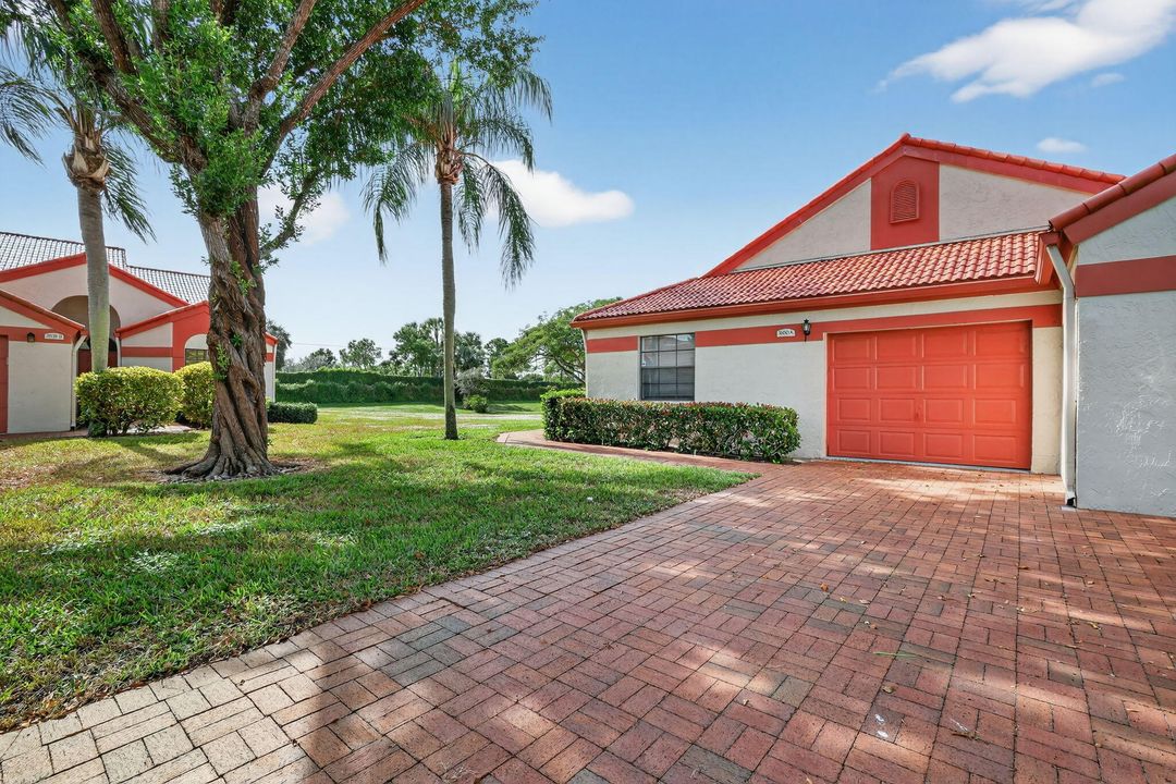 For Sale: $315,000 (2 beds, 2 baths, 1657 Square Feet)