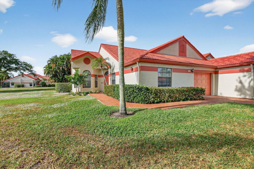 For Sale: $315,000 (2 beds, 2 baths, 1657 Square Feet)