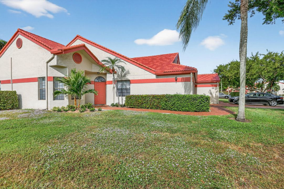 For Sale: $315,000 (2 beds, 2 baths, 1657 Square Feet)