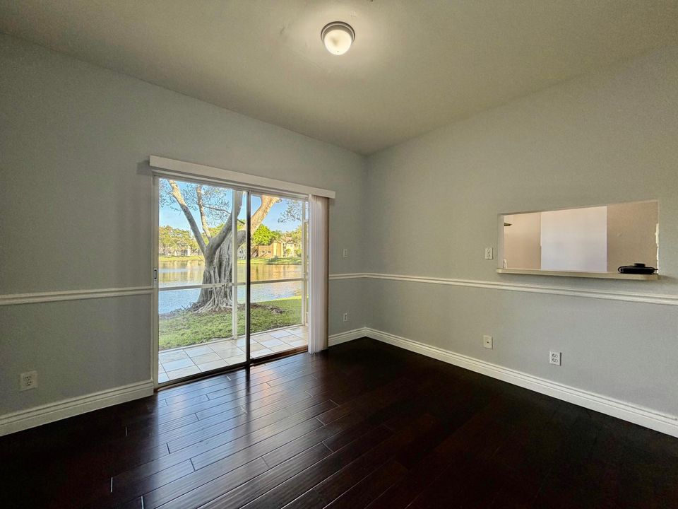 В аренду: $1,950 (2 спален, 2 ванн, 891 Квадратных фут)