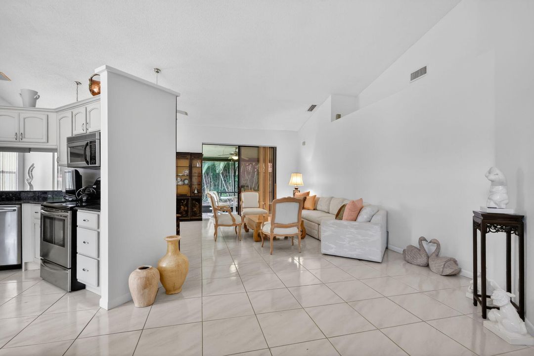 For Sale: $315,000 (2 beds, 2 baths, 1657 Square Feet)