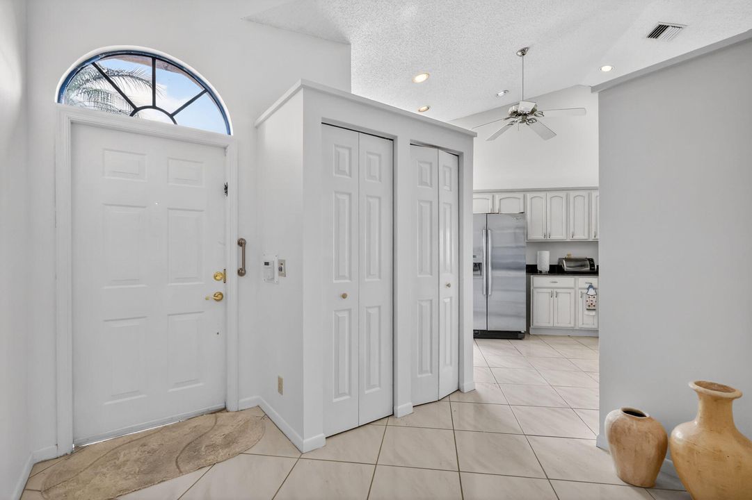 For Sale: $315,000 (2 beds, 2 baths, 1657 Square Feet)