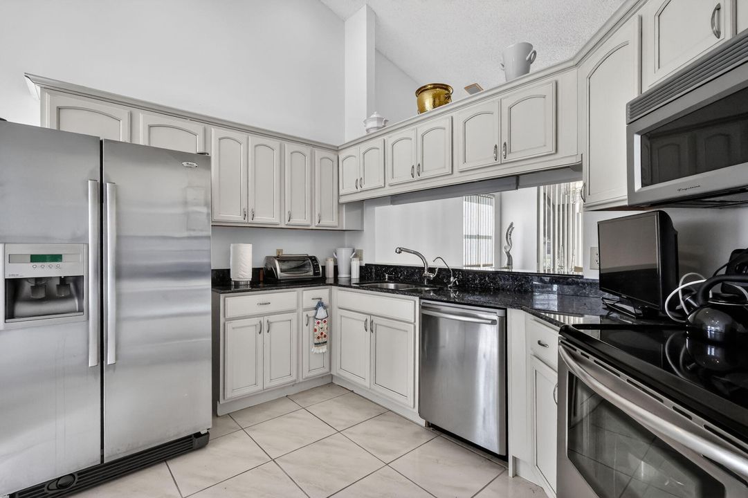 For Sale: $315,000 (2 beds, 2 baths, 1657 Square Feet)