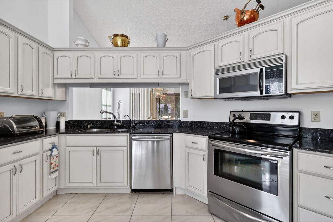 For Sale: $315,000 (2 beds, 2 baths, 1657 Square Feet)