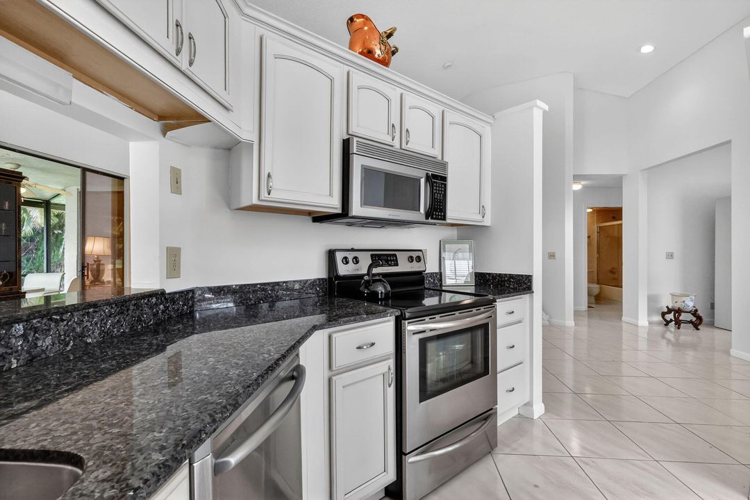 For Sale: $315,000 (2 beds, 2 baths, 1657 Square Feet)