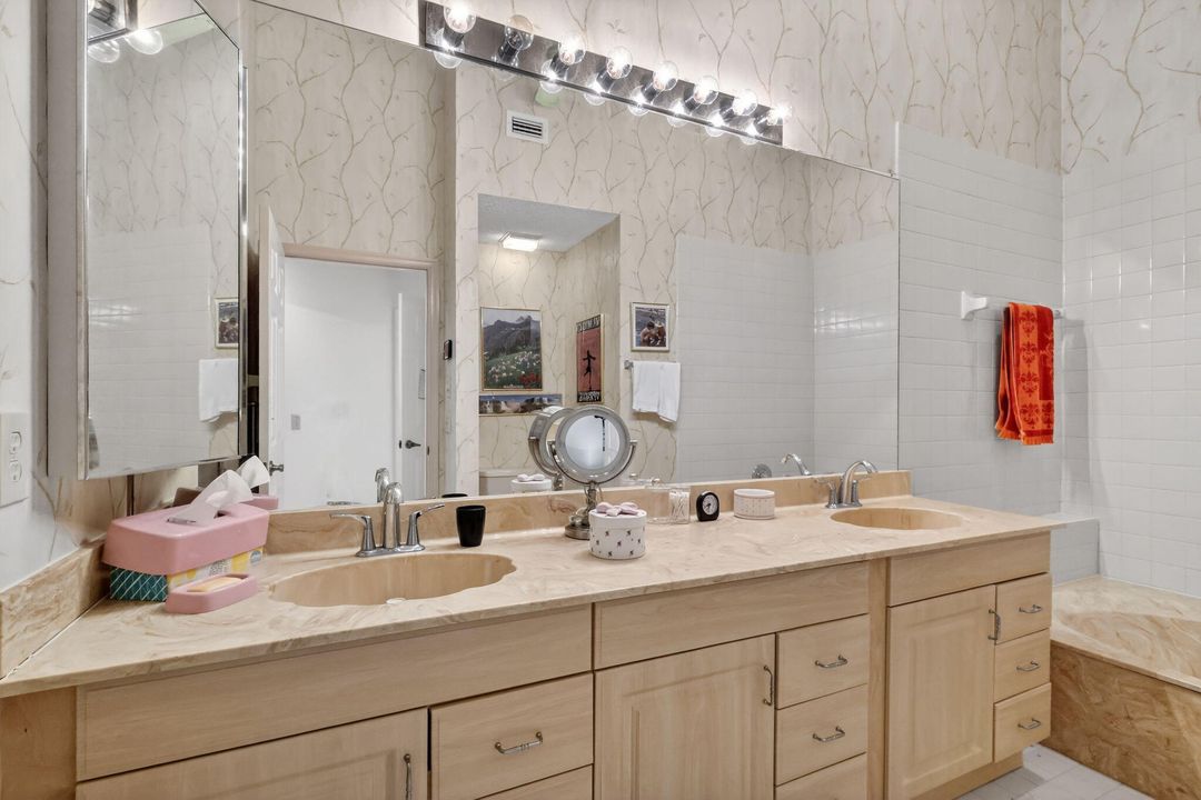 For Sale: $315,000 (2 beds, 2 baths, 1657 Square Feet)