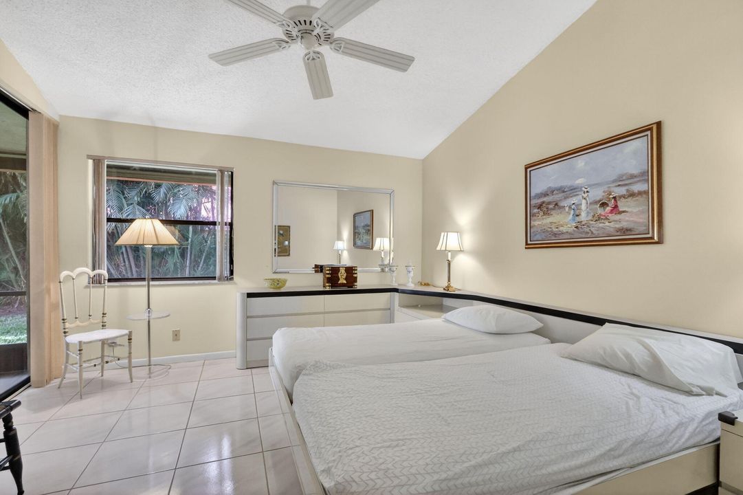 For Sale: $315,000 (2 beds, 2 baths, 1657 Square Feet)