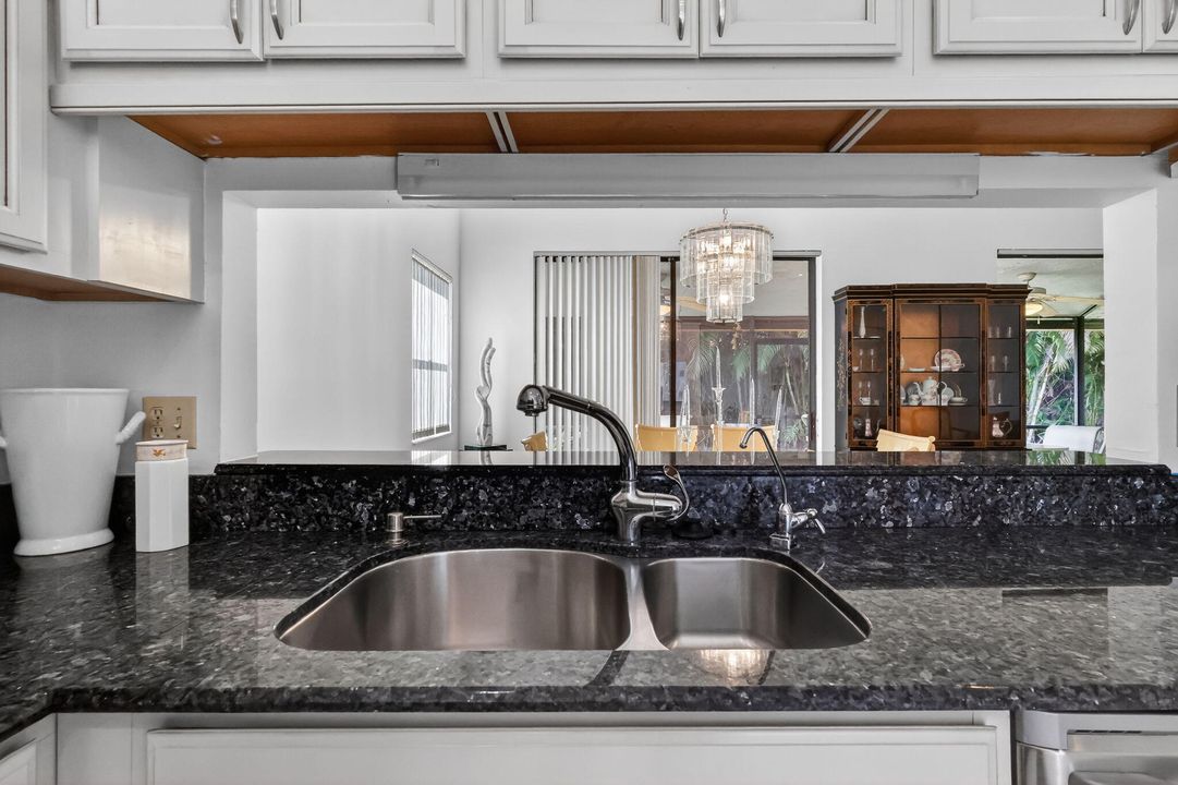 For Sale: $315,000 (2 beds, 2 baths, 1657 Square Feet)