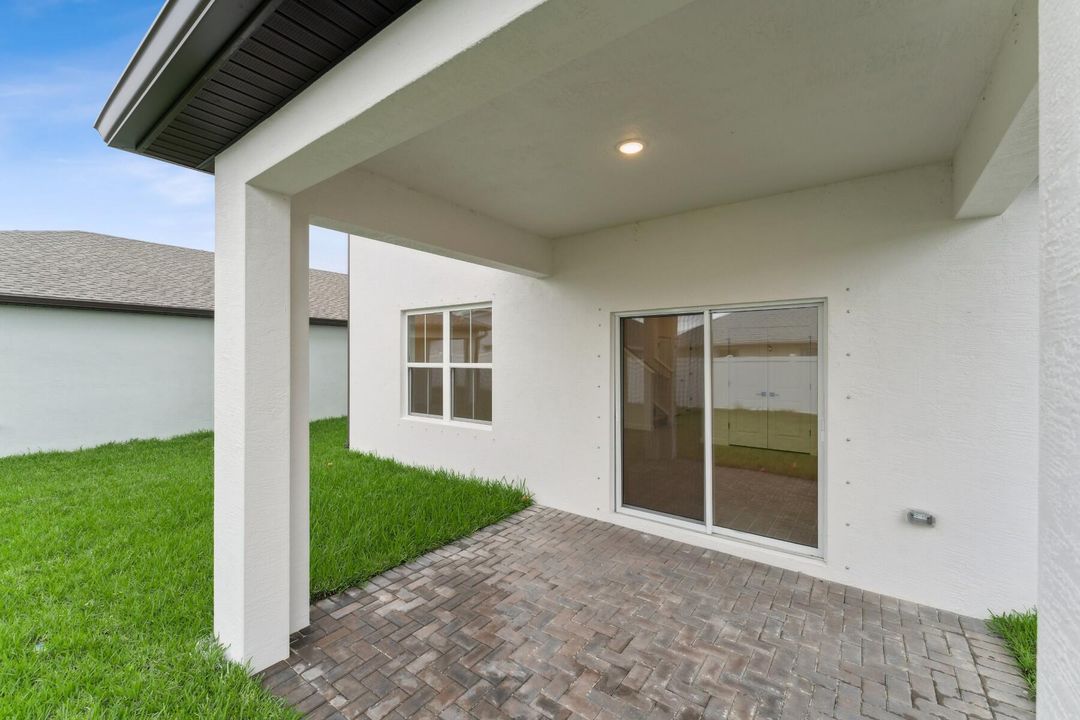 For Sale: $379,995 (3 beds, 2 baths, 1985 Square Feet)