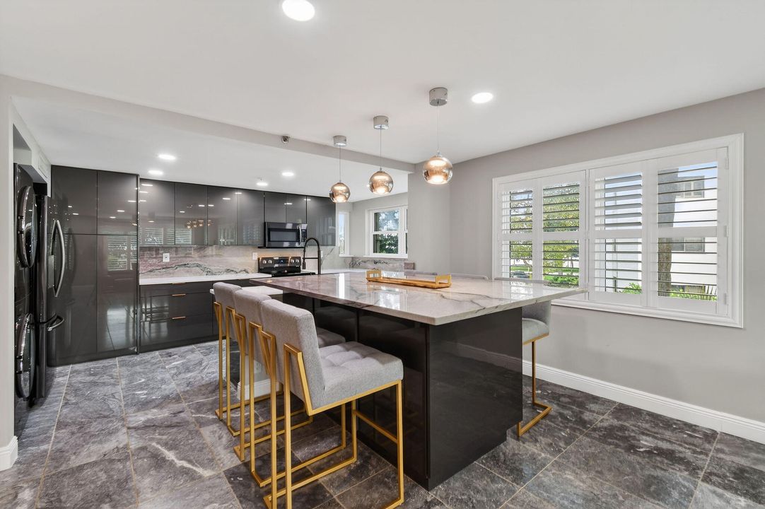 For Rent: $6,000 (2 beds, 2 baths, 2011 Square Feet)