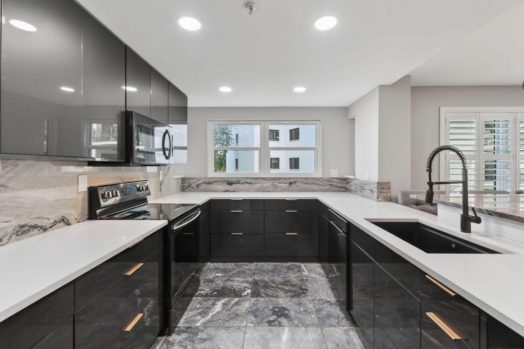 For Rent: $6,000 (2 beds, 2 baths, 2011 Square Feet)