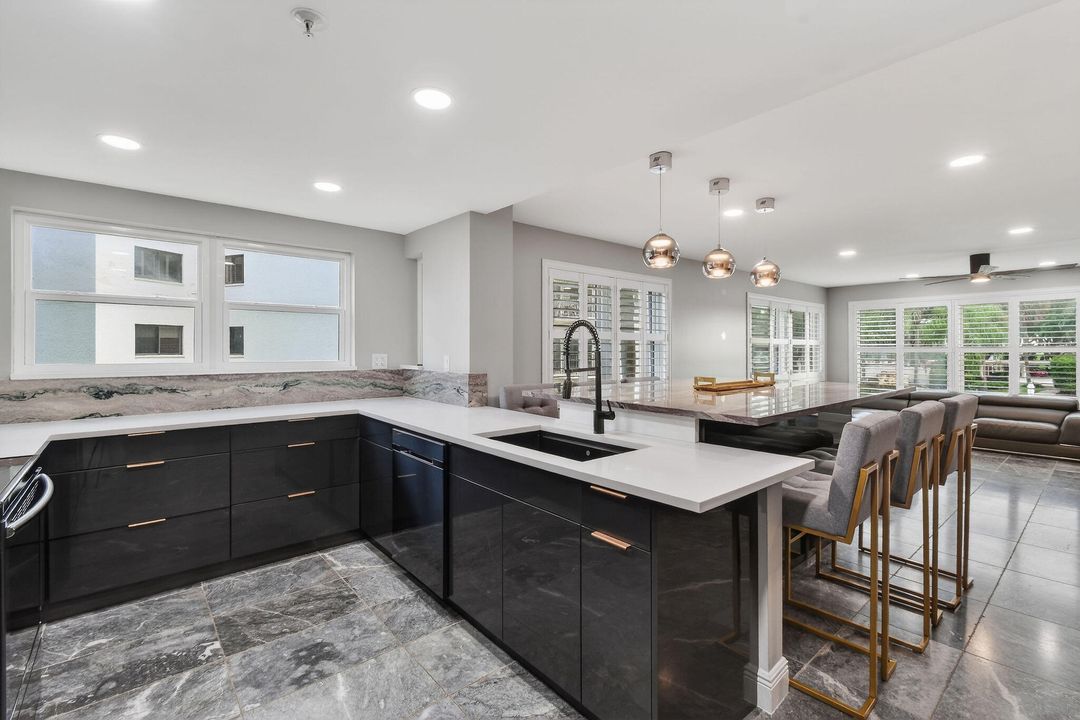 For Rent: $6,000 (2 beds, 2 baths, 2011 Square Feet)