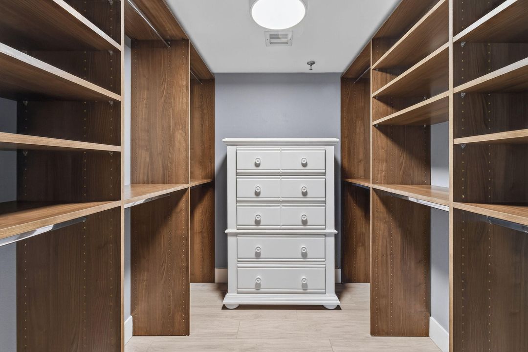 For Rent: $6,000 (2 beds, 2 baths, 2011 Square Feet)