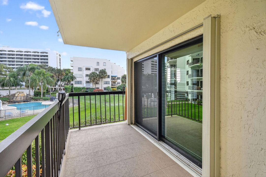 For Rent: $6,000 (2 beds, 2 baths, 2011 Square Feet)